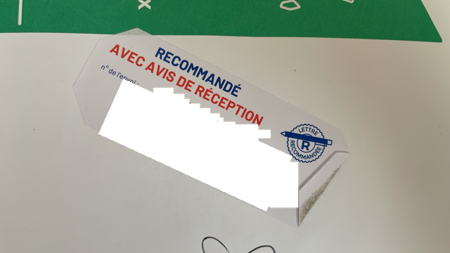 Enveloppe recommandée scellée, conservée à ce jour